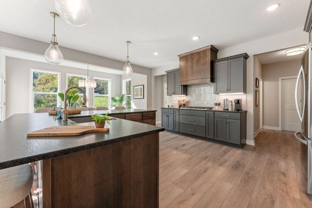 7698 22nd Avenue E, Shakopee, MN 55379