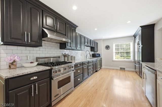62 Fells Rd, Verona Twp., NJ 07044