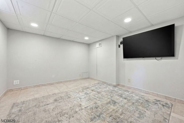 62 Fells Rd, Verona Twp., NJ 07044