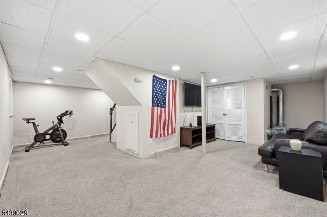 62 Fells Rd, Verona Twp., NJ 07044