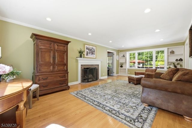 62 Fells Rd, Verona Twp., NJ 07044