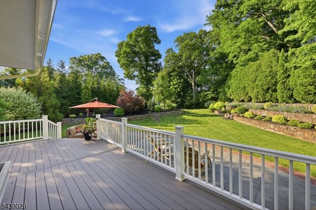 62 Fells Rd, Verona Twp., NJ 07044