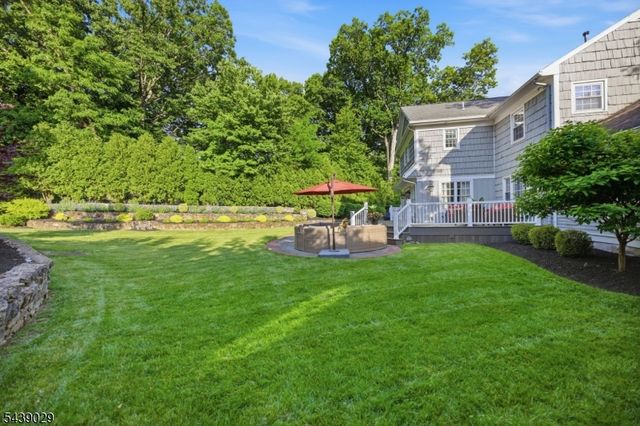 62 Fells Rd, Verona Twp., NJ 07044