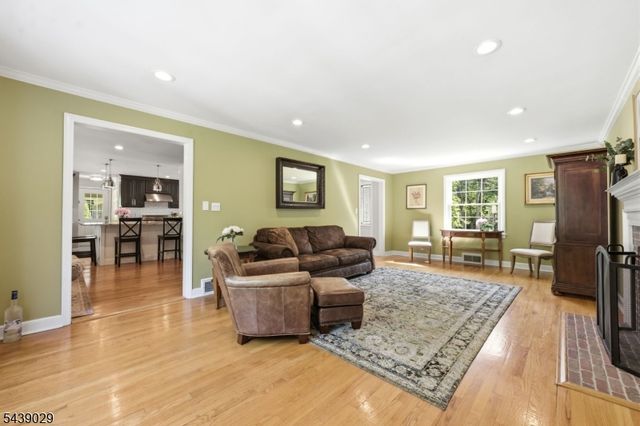 62 Fells Rd, Verona Twp., NJ 07044