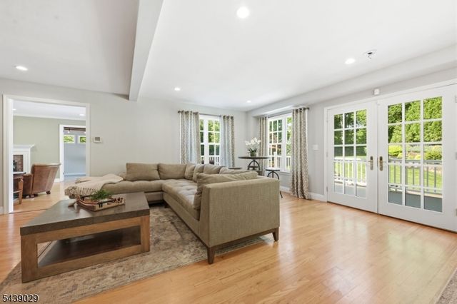 62 Fells Rd, Verona Twp., NJ 07044