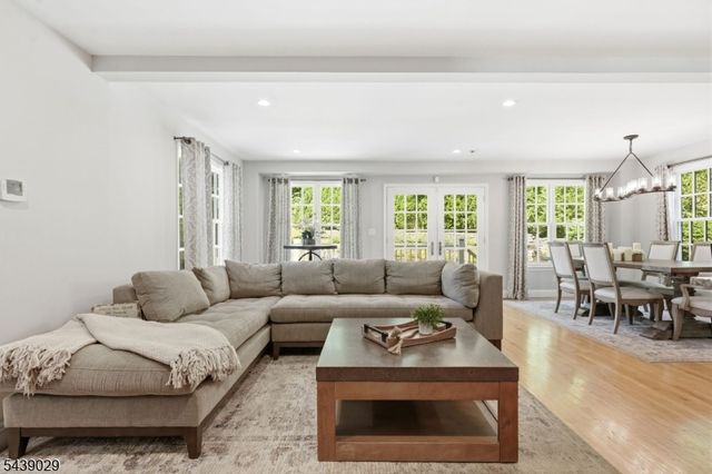 62 Fells Rd, Verona Twp., NJ 07044