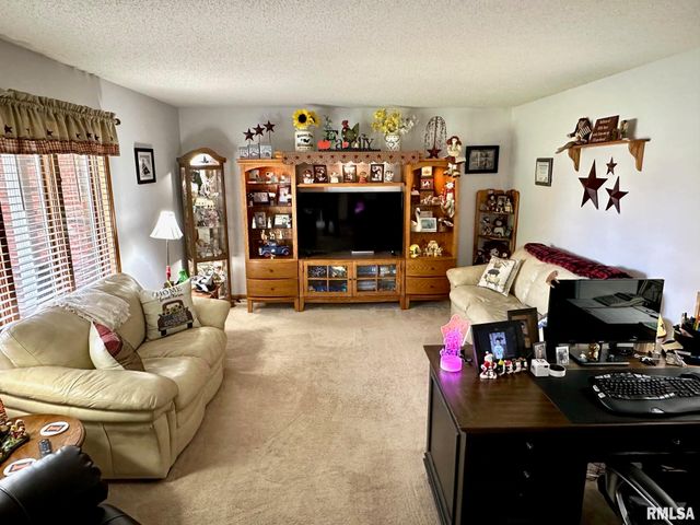 307 Westwinds Drive, Jacksonville, IL 62650