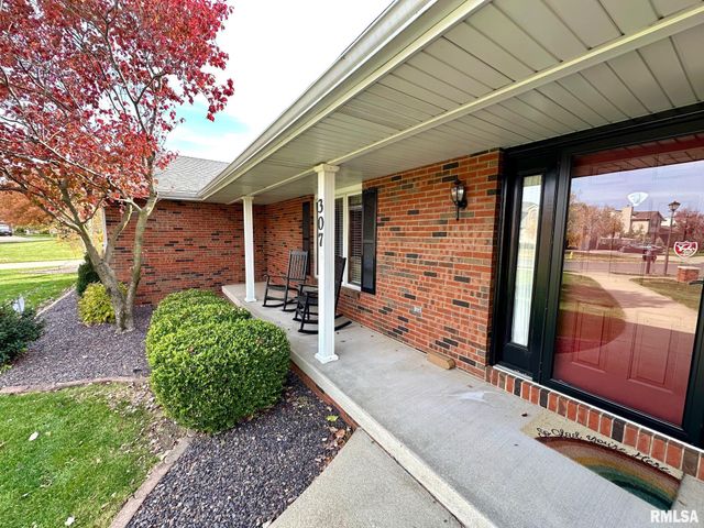 307 Westwinds Drive, Jacksonville, IL 62650