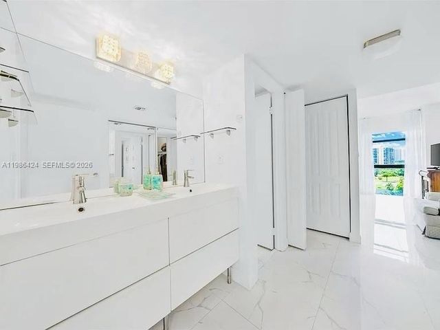 20301 W Country Club Drive 1023, Aventura, FL 33180