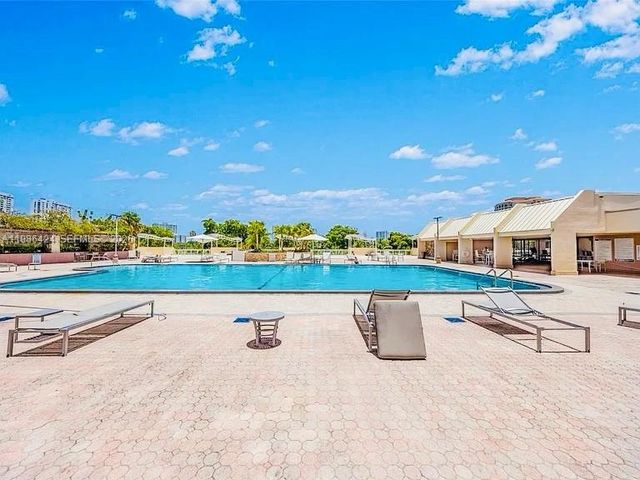 20301 W Country Club Drive 1023, Aventura, FL 33180