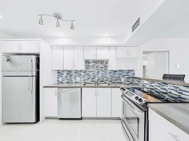 20301 W Country Club Drive 1023, Aventura, FL 33180