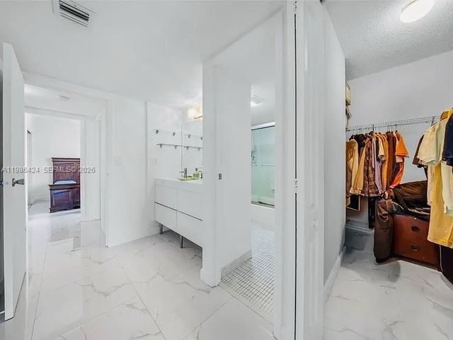 20301 W Country Club Drive 1023, Aventura, FL 33180