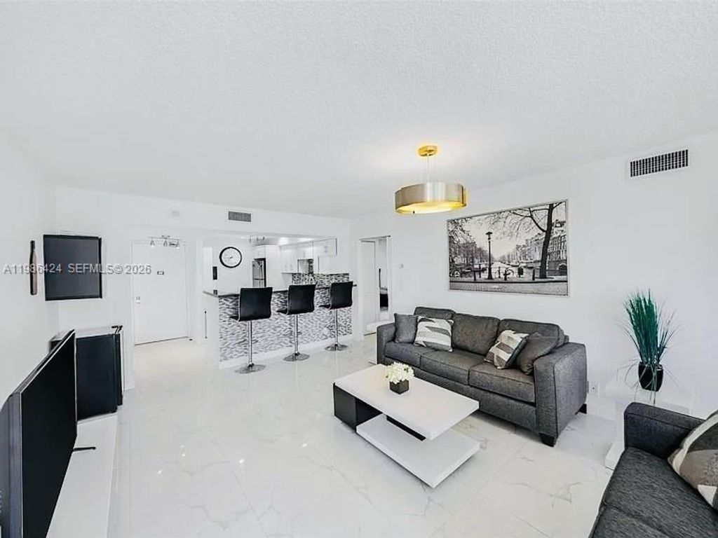 20301 W Country Club Drive 1023, Aventura, FL 33180