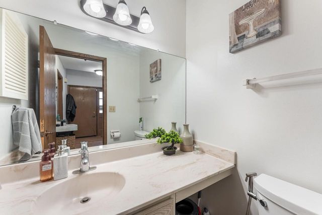 2544 Parnell AVENUE, Milwaukee, WI 53221