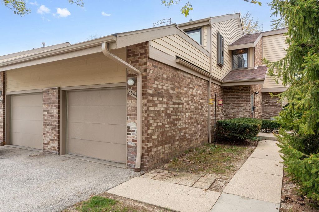 2544 Parnell AVENUE, Milwaukee, WI 53221