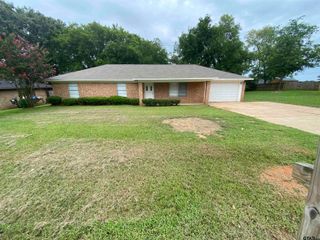 897 Christopher Dr, Whitehouse, TX 75791