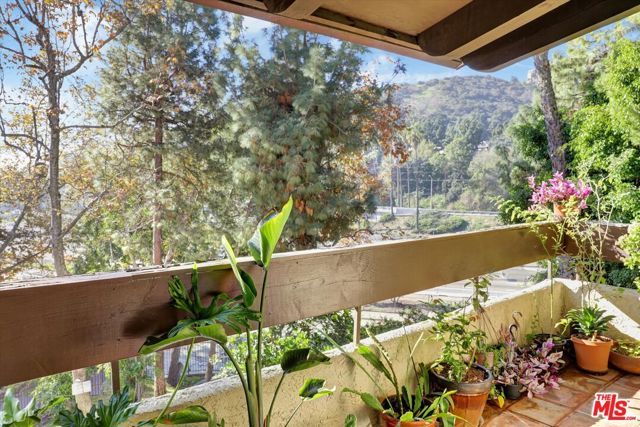 2700 E Cahuenga Boulevard 1301, Los Angeles, CA 90068