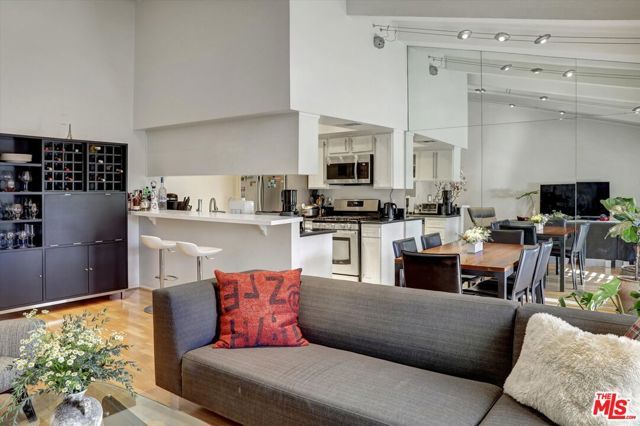 2700 E Cahuenga Boulevard 1301, Los Angeles, CA 90068