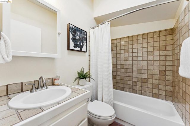 2112 Mckinley Ave D, Berkeley, CA 94703