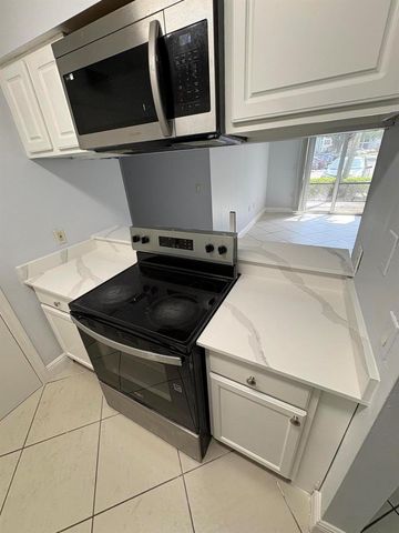 2313 N CONGRESS Avenue 18, Boynton Beach, FL 33426