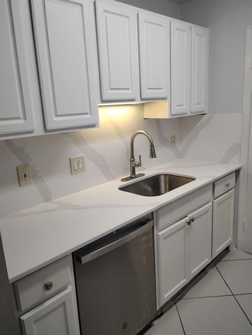 2313 N CONGRESS Avenue 18, Boynton Beach, FL 33426