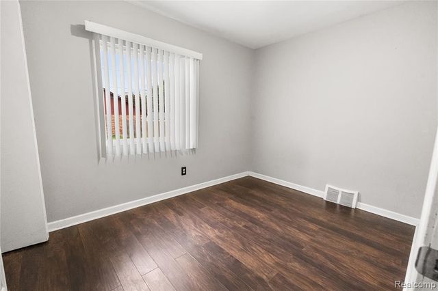 29510 John J Street, Roseville, MI 48066