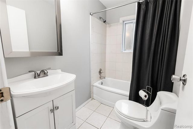29510 John J Street, Roseville, MI 48066