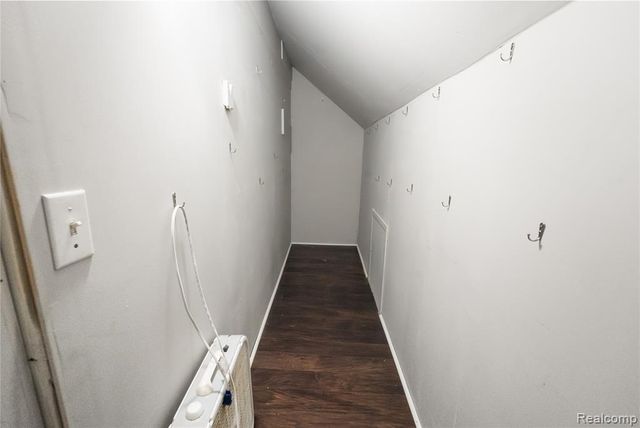 29510 John J Street, Roseville, MI 48066