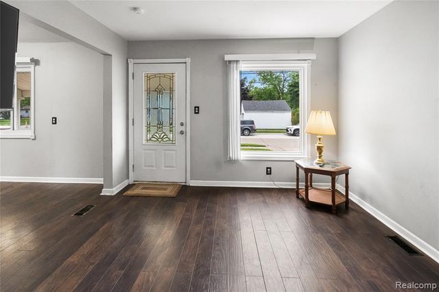 29510 John J Street, Roseville, MI 48066