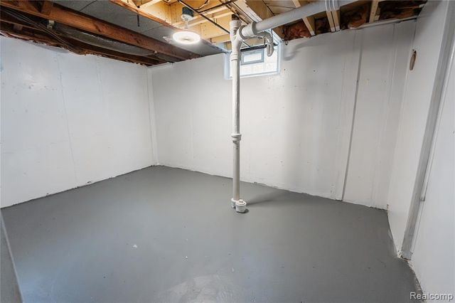 29510 John J Street, Roseville, MI 48066