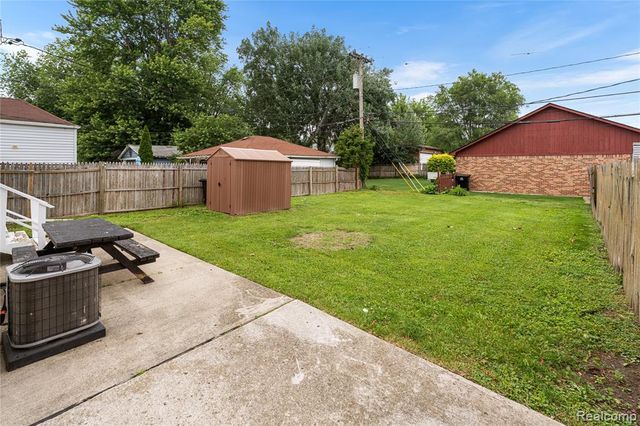 29510 John J Street, Roseville, MI 48066