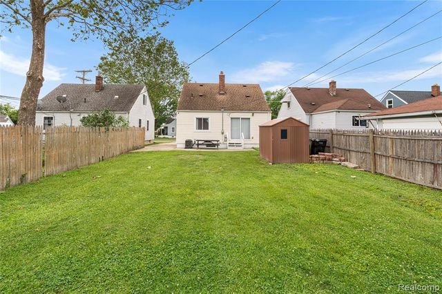 29510 John J Street, Roseville, MI 48066