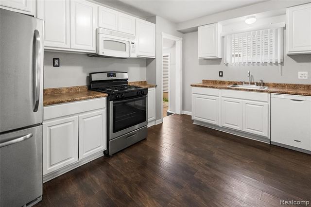 29510 John J Street, Roseville, MI 48066