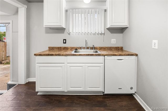 29510 John J Street, Roseville, MI 48066