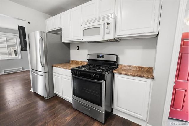 29510 John J Street, Roseville, MI 48066