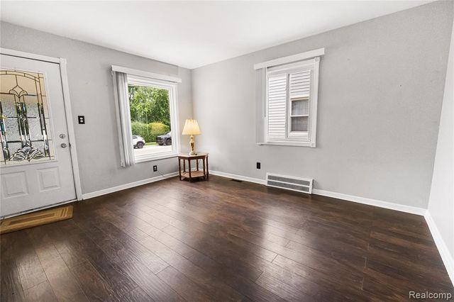 29510 John J Street, Roseville, MI 48066
