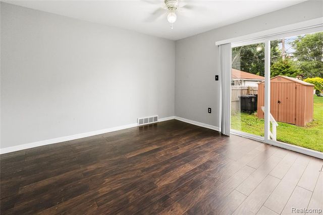 29510 John J Street, Roseville, MI 48066