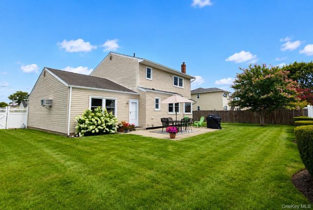 1453 10th Street, West Babylon, NY 11704