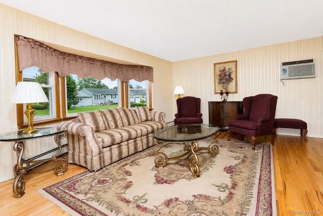 1453 10th Street, West Babylon, NY 11704