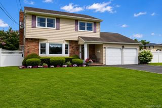 1453 10th Street, West Babylon, NY 11704