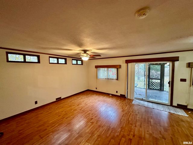 325 LAWNDALE Avenue, Creve Coeur, IL 61610