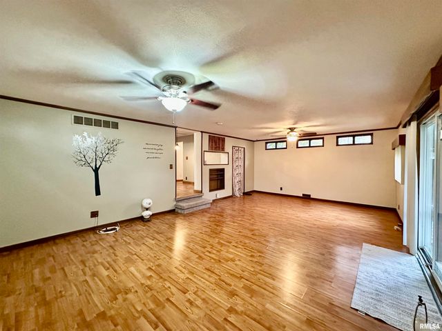 325 LAWNDALE Avenue, Creve Coeur, IL 61610