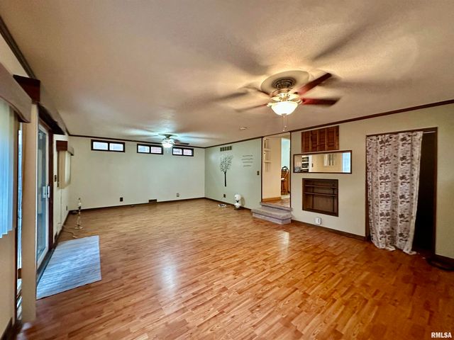 325 LAWNDALE Avenue, Creve Coeur, IL 61610