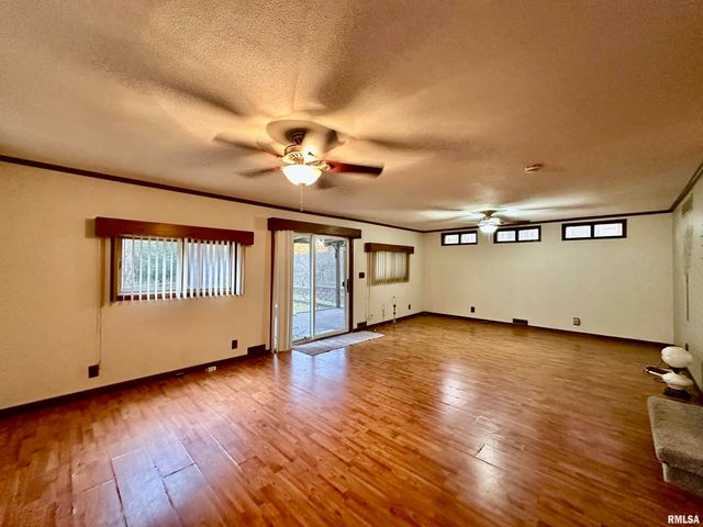 325 LAWNDALE Avenue, Creve Coeur, IL 61610