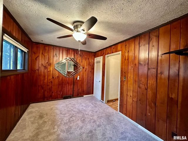 325 LAWNDALE Avenue, Creve Coeur, IL 61610