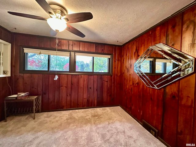 325 LAWNDALE Avenue, Creve Coeur, IL 61610