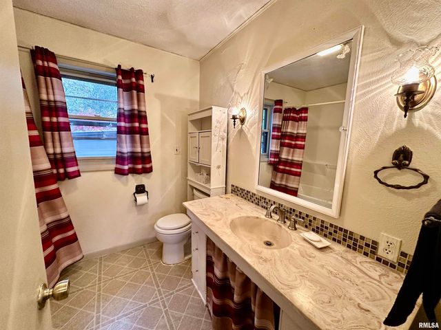 325 LAWNDALE Avenue, Creve Coeur, IL 61610