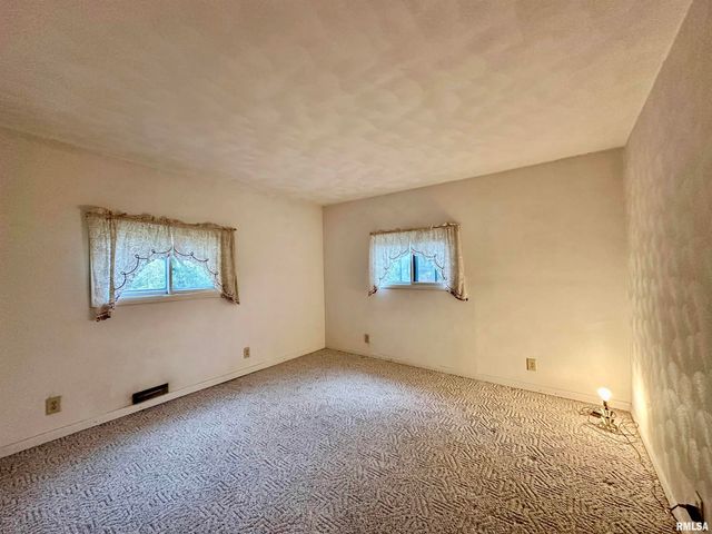 325 LAWNDALE Avenue, Creve Coeur, IL 61610