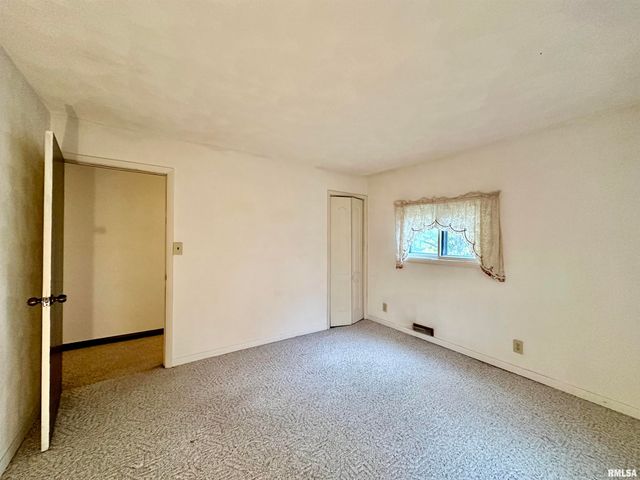 325 LAWNDALE Avenue, Creve Coeur, IL 61610