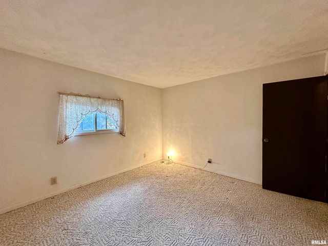 325 LAWNDALE Avenue, Creve Coeur, IL 61610